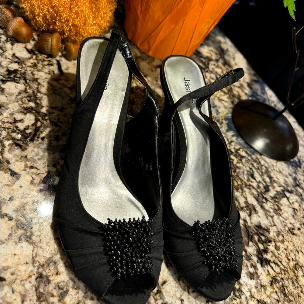 BLACK HEELS